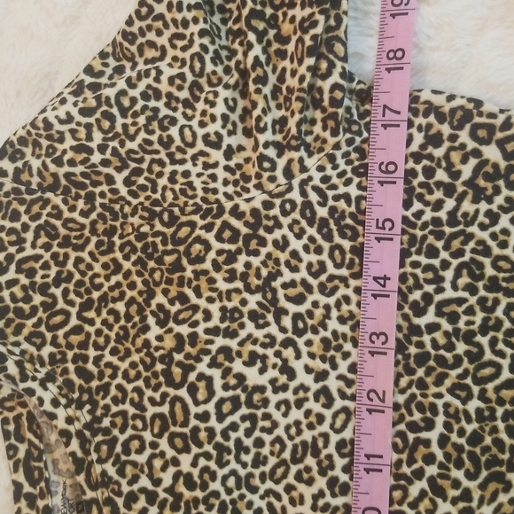 Jny Sport | Leopard Print Long Sleeved Knit Top - Picture 5 of 7
